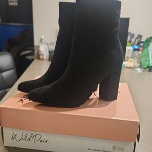 Wild Pair Elegant Black Heeled Boots